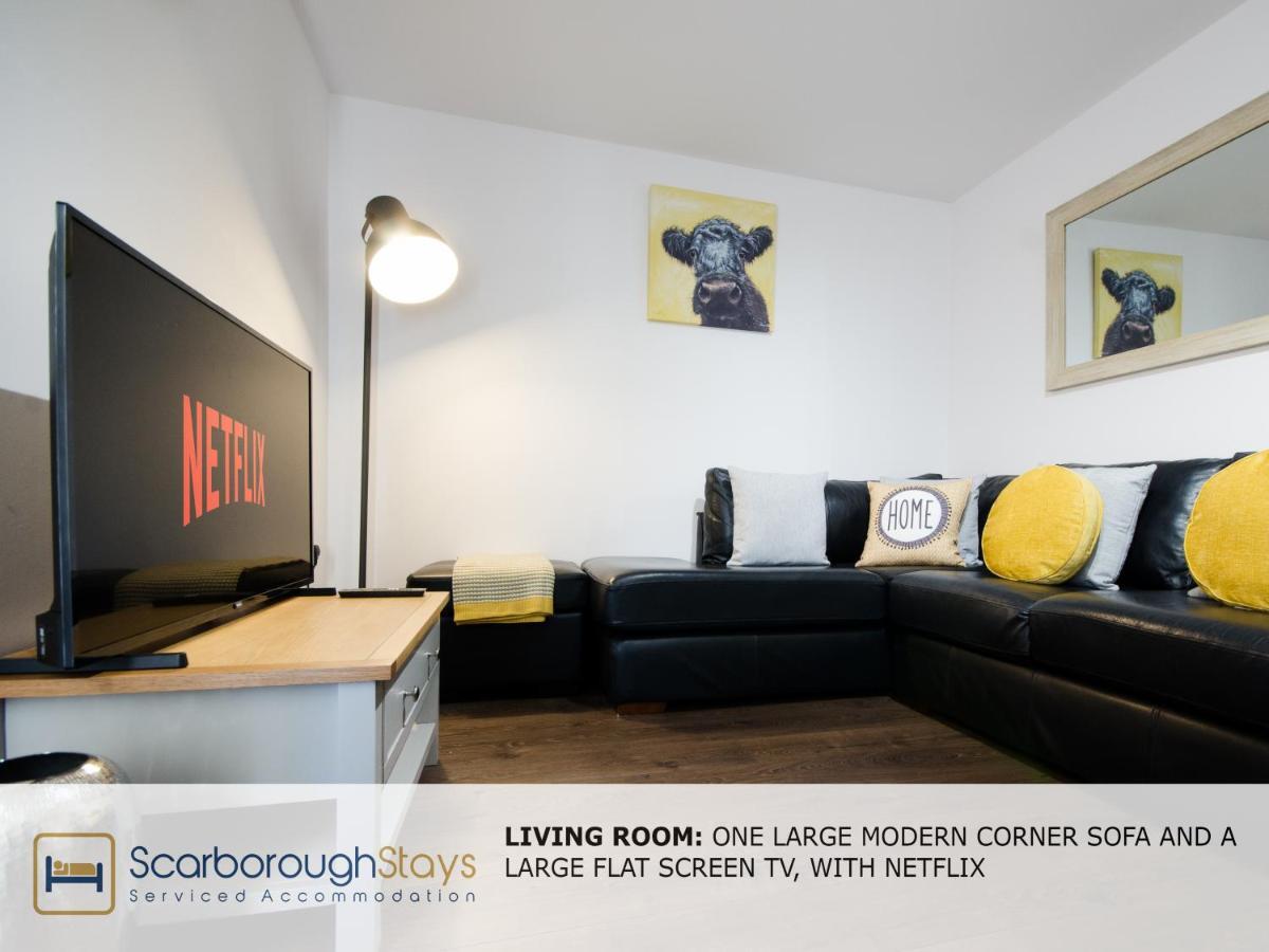 Hibernia Place, 3 Bedroom Townhouse With Patio & Seating Area - Free Parking Scarborough Bagian luar foto