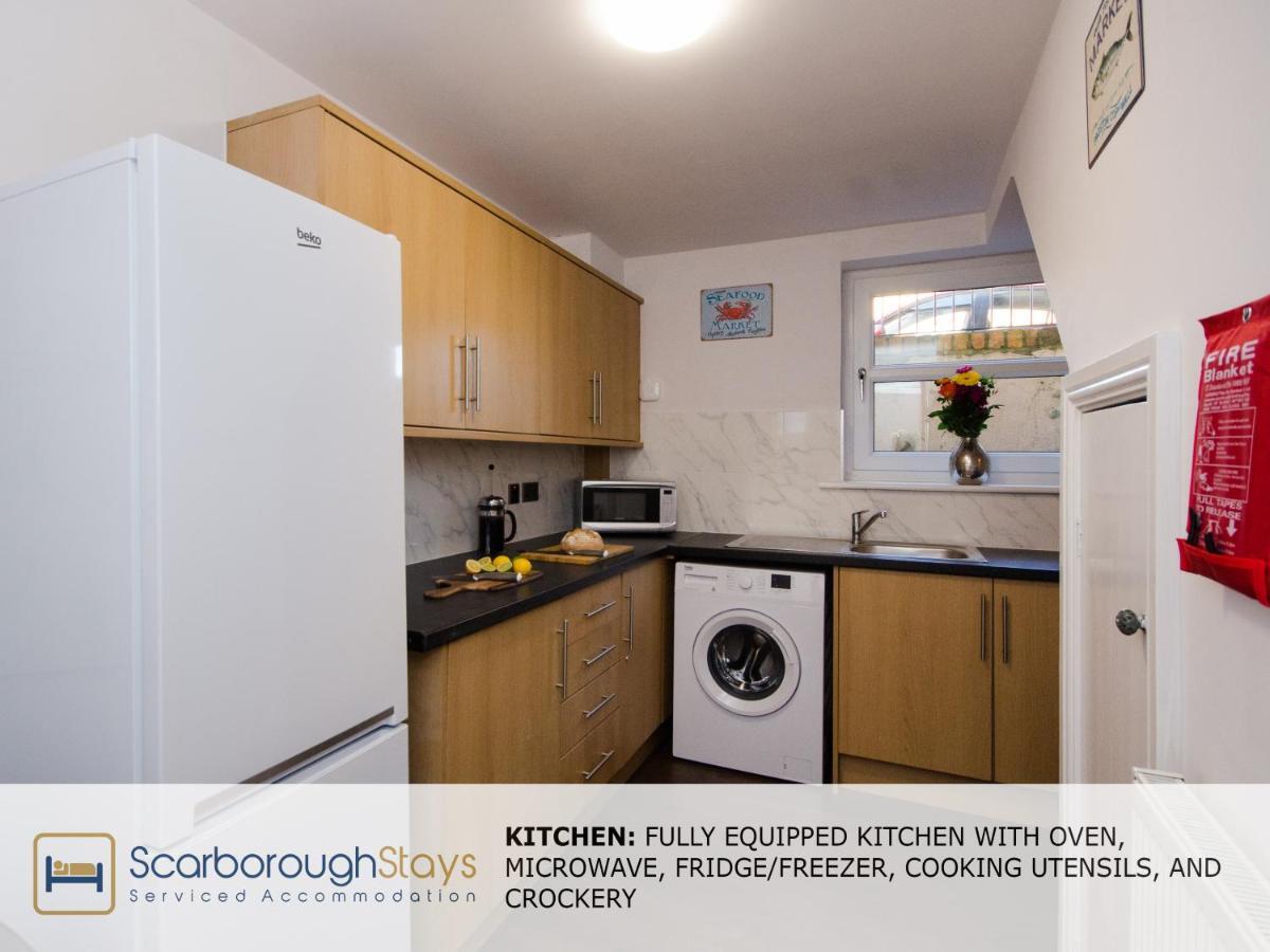 Hibernia Place, 3 Bedroom Townhouse With Patio & Seating Area - Free Parking Scarborough Bagian luar foto
