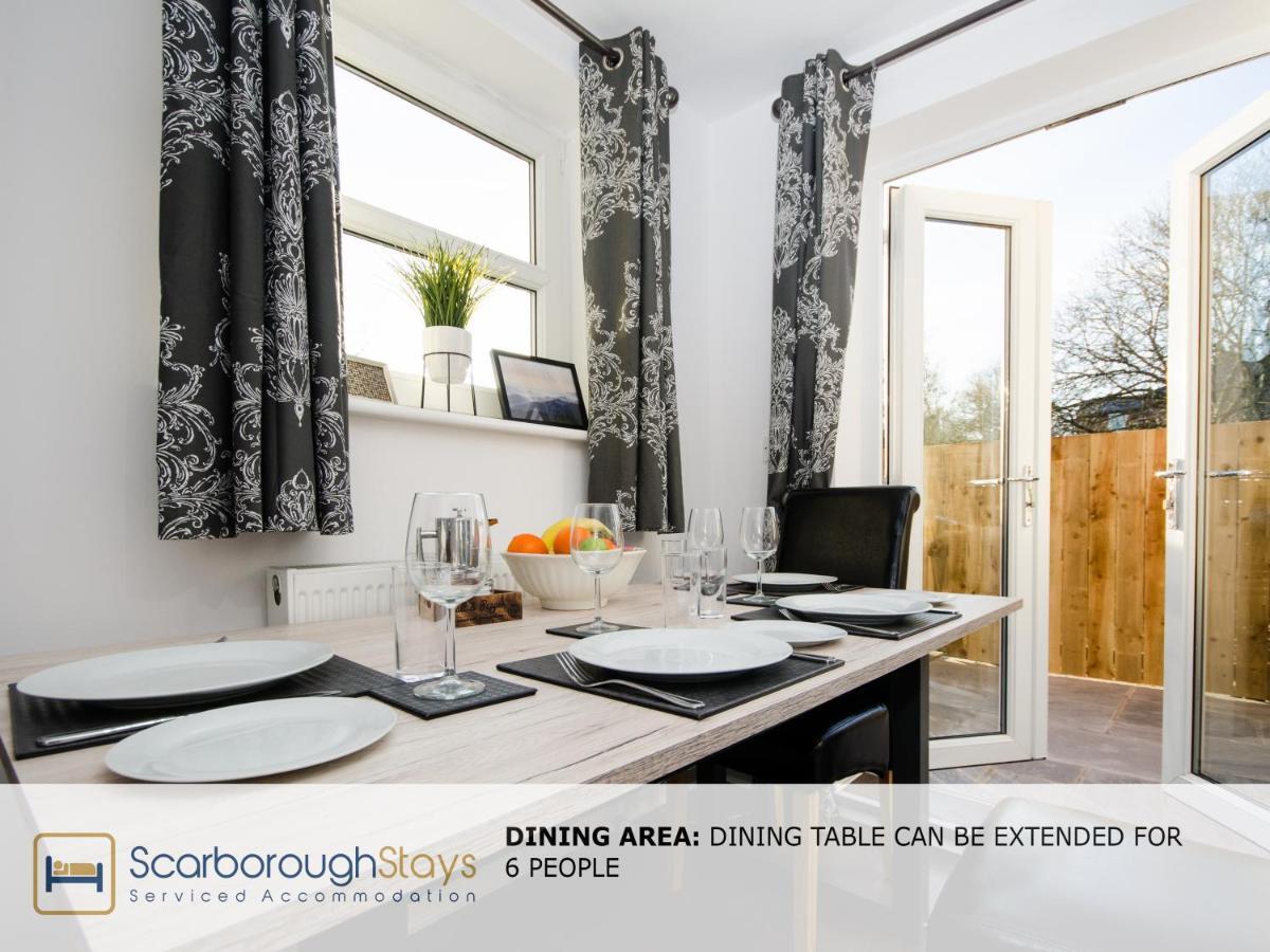 Hibernia Place, 3 Bedroom Townhouse With Patio & Seating Area - Free Parking Scarborough Bagian luar foto