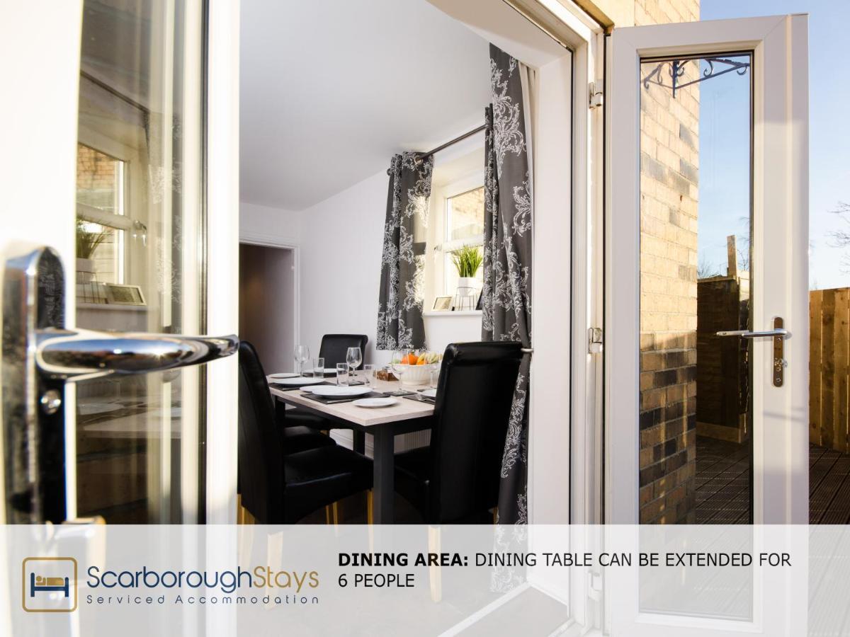 Hibernia Place, 3 Bedroom Townhouse With Patio & Seating Area - Free Parking Scarborough Bagian luar foto