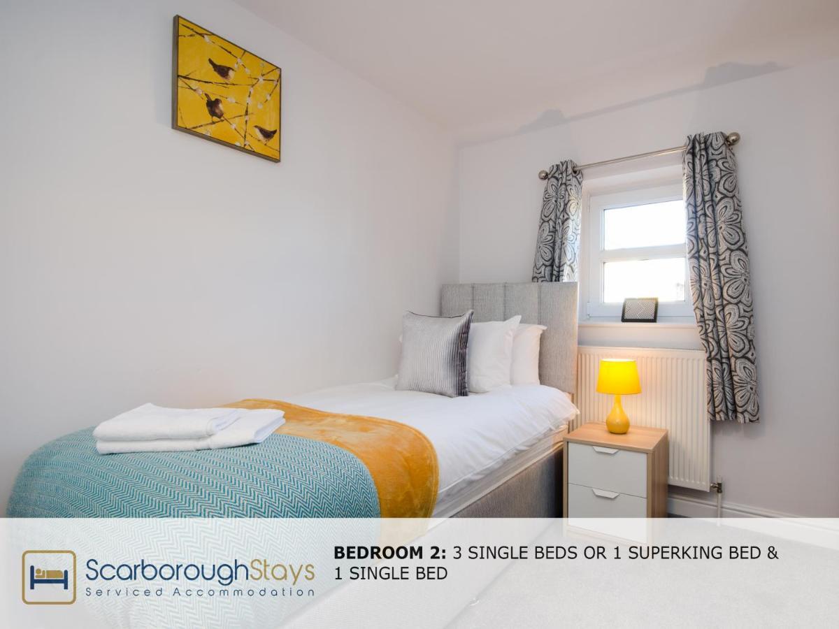 Hibernia Place, 3 Bedroom Townhouse With Patio & Seating Area - Free Parking Scarborough Bagian luar foto
