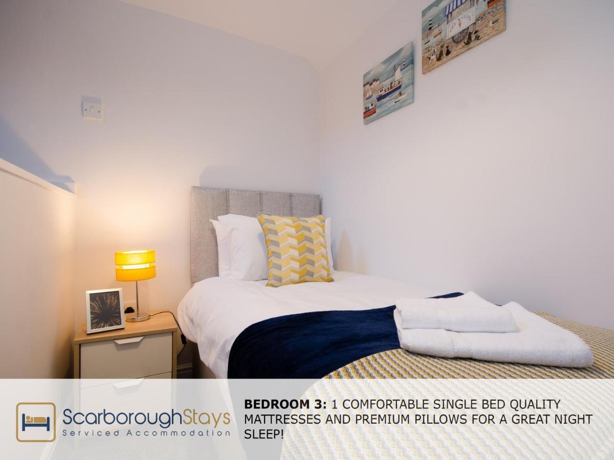 Hibernia Place, 3 Bedroom Townhouse With Patio & Seating Area - Free Parking Scarborough Bagian luar foto