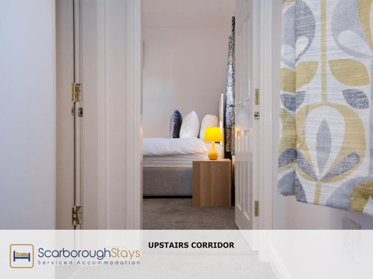 Hibernia Place, 3 Bedroom Townhouse With Patio & Seating Area - Free Parking Scarborough Bagian luar foto