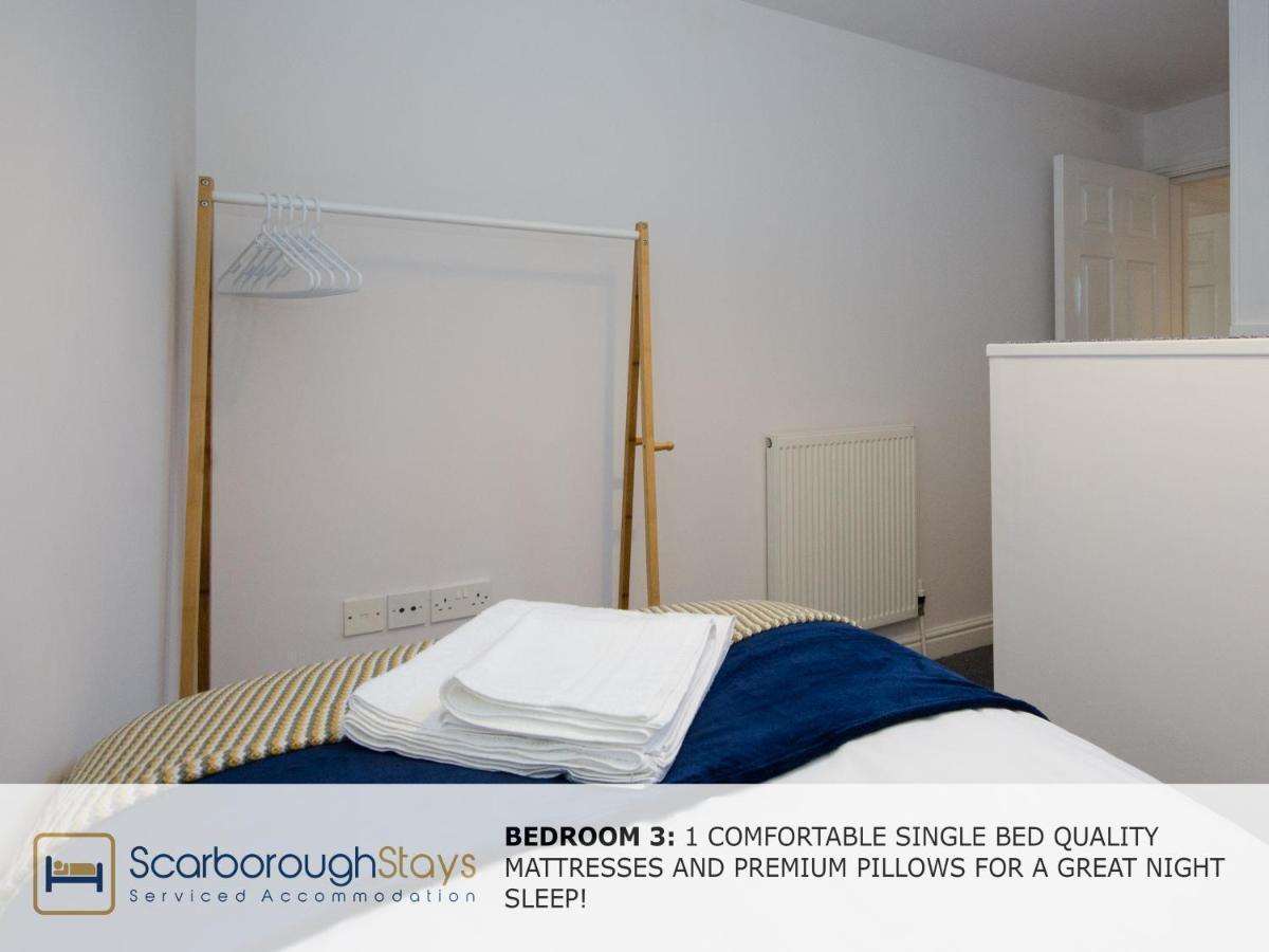 Hibernia Place, 3 Bedroom Townhouse With Patio & Seating Area - Free Parking Scarborough Bagian luar foto