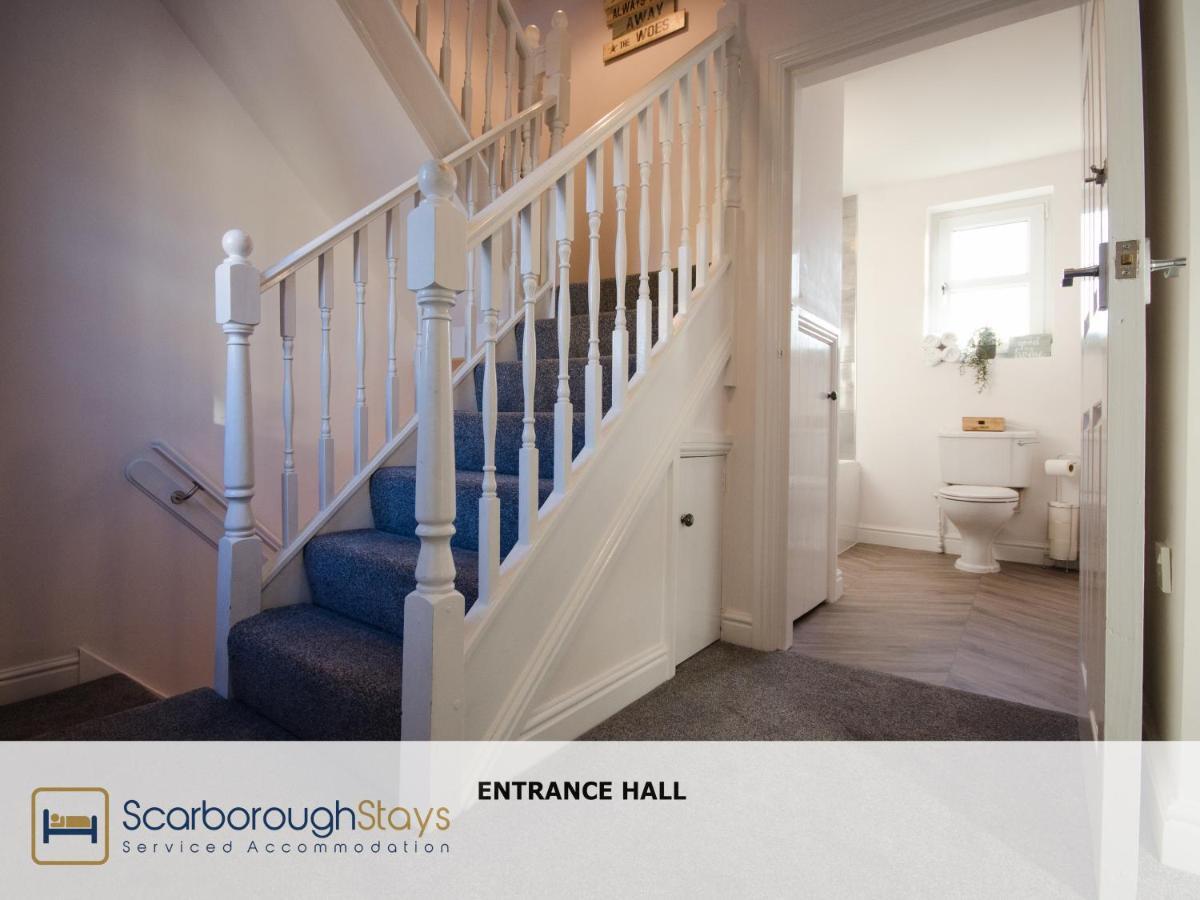 Hibernia Place, 3 Bedroom Townhouse With Patio & Seating Area - Free Parking Scarborough Bagian luar foto