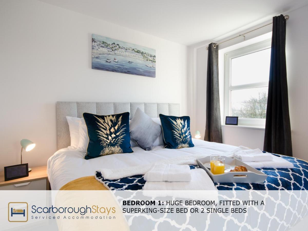 Hibernia Place, 3 Bedroom Townhouse With Patio & Seating Area - Free Parking Scarborough Bagian luar foto
